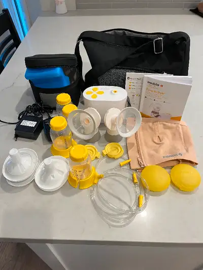Medela Pump in Style Double Electric Breast Pump with Tote bag $200. Clean, in excellent condition,...