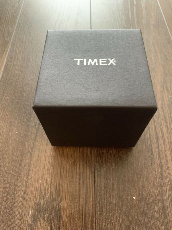 Unisex Timex Blue polka dots watch  in Jewellery & Watches in La Ronge - Image 3