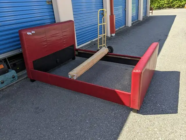 BED FRAME - QUEEN SIZE - RED LEATHER in Beds & Mattresses in Delta/Surrey/Langley - Image 2