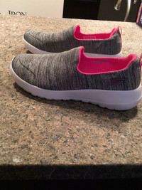 New Girls Skechers Go Walk Sneakers