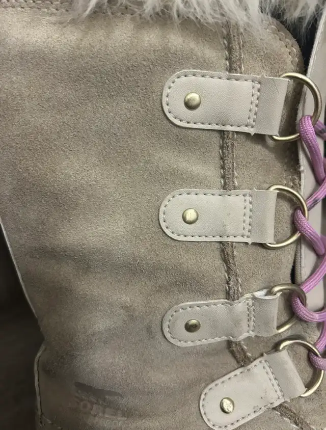 Sorel Winter Boots - youth Size 6 /woman size 7.5-8 in Women's - Shoes in Calgary - Image 9