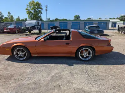 Hello I have a 1984 Camaro Z28 for sale. It has a 305 engine with a 4 speed 700r automatic transmiss...