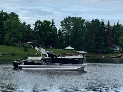 Bought June 2020 brand new from Watertown 2019 Avalon 2285 LSZ Elite 90 EXPT Mercury motor Helix 5 f...