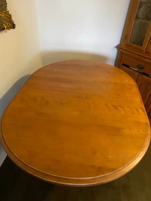 Wooden Pedestal Table Set in Dining Tables & Sets in Ottawa - Image 4