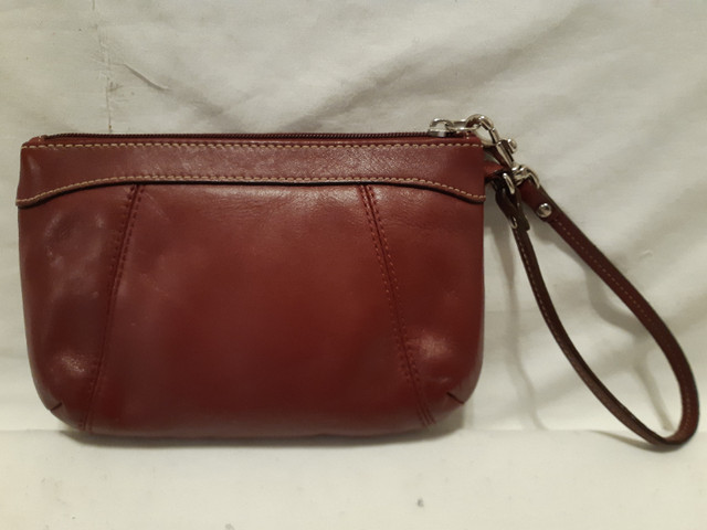 As New Small Burgundy Authentic Coach Genuine Leather Wristlet in Women's - Bags & Wallets in City of Halifax - Image 3