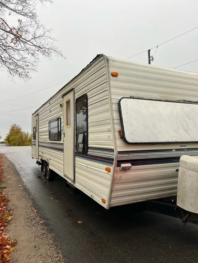 10 homes living camper trailers park models bunkies tiny house in Other in Barrie - Image 11