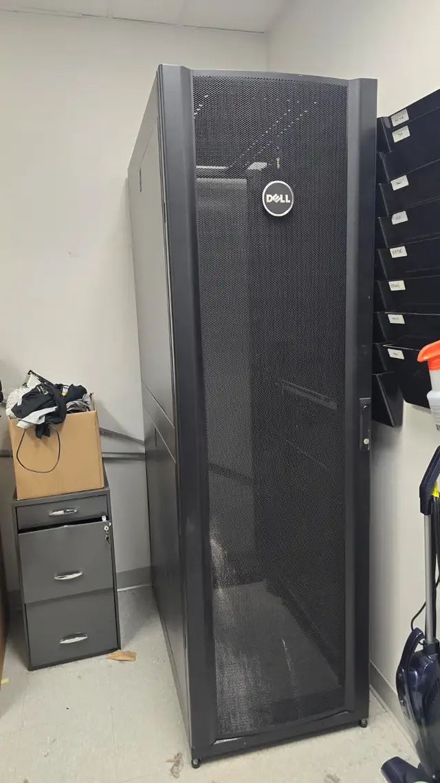 Dell Server Rack in Servers in City of Toronto - Image 2