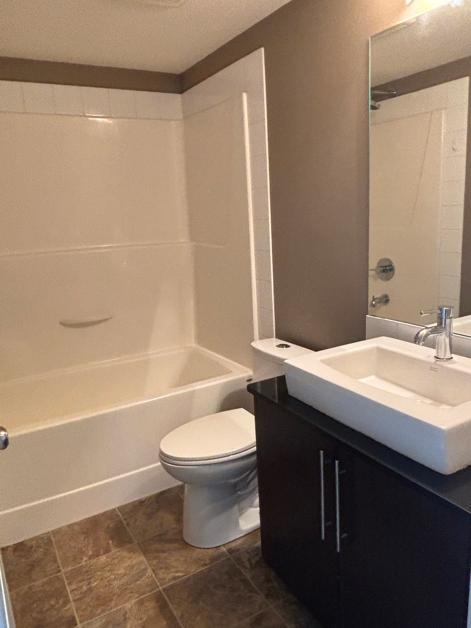 Top floor 2 bedroom 2 bathroom Skyview condo NE 5