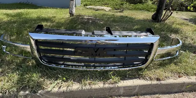 1999-2007 GMT800 Cateye ChevGMC Brand new Grills bumpers Fenders in Auto Body Parts in Edmonton - Image 7