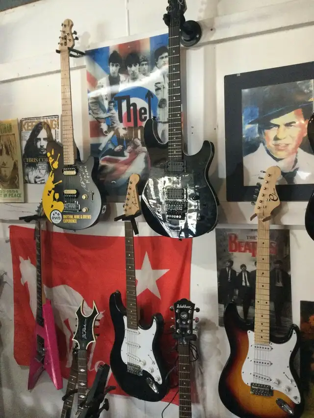 GUITARS-fender-gibson—-AMPS-118 PAWN-5821--1 18AVE—— in Guitars in Edmonton - Image 3