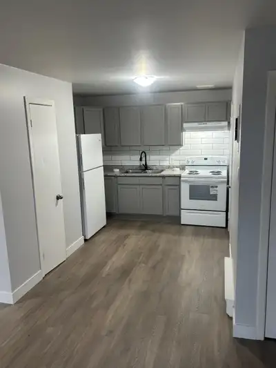 2 bedroom 1 bath $1,400 + power Available now 2 bedroom Apartment in secure building for Rent – Quie...