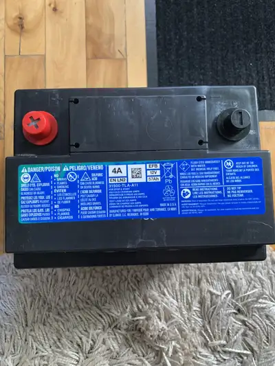 Batterie en très bon état, utilisée pendant 1 un et demi. Raison, j'ai acheté une autre batterie neu...