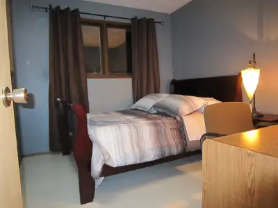 Fully furnished room in Black Diamond (10-minute drive west of Okotoks), shopping/groceries all with...