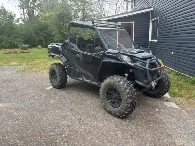 2021 commander xt with 1280 km has backup camera light bar winch manual dump box tires like new if i...