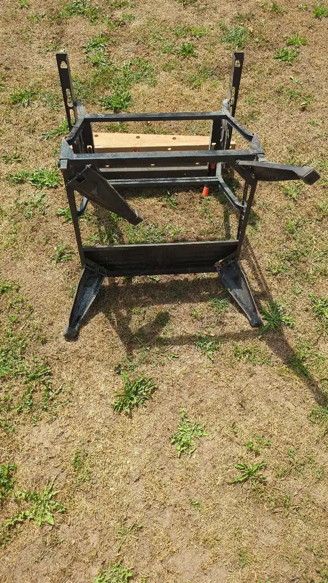 Black and Decker Workmate 400 in Tool Storage & Benches in Oakville / Halton Region - Image 5
