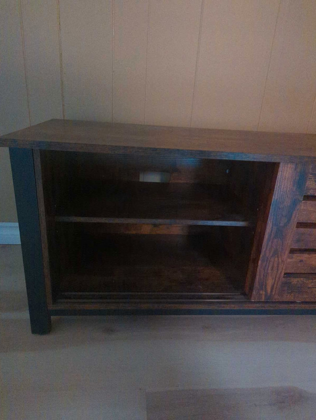 TV stand in TV Tables & Entertainment Units in Timmins - Image 4