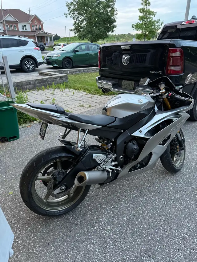 2008 Yamaha R6  in Sport Bikes in Oshawa / Durham Region - Image 5