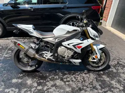 Selling my 2015 BMW S1000R with 14415 km on the odometer, this motorcycle delivers exhilarating perf...