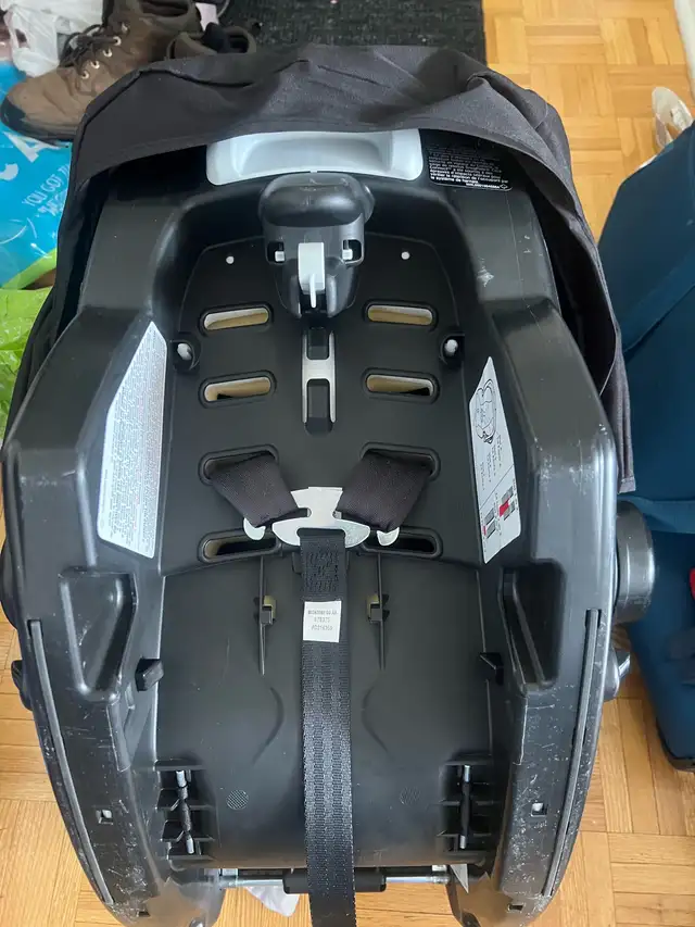 Graco car seat with base in Strollers, Carriers & Car Seats in Ottawa - Image 7