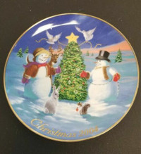 Avon "Trimming the Tree with Friends" 2004 Christmas Plate