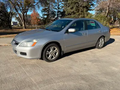 20072007 Honda Accord SE 4 door 328K Kilometers 2.4 litre 5 speed standard Original Owner Very relia...