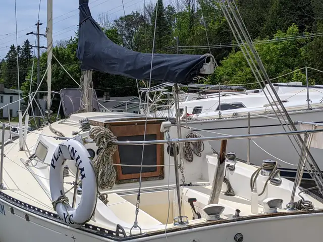 JUST TOO BUSY TO SAIL - 26' C&C - loaded in Sailboats in Owen Sound - Image 3