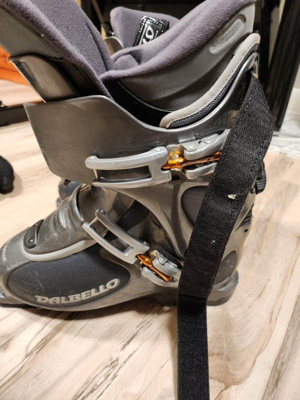 DALBELLO VFlex DX Mens Ski Boots (Size 9) dans Ski  à Calgary