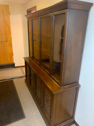 Canadian made oak din8ng room hutch and buffet.