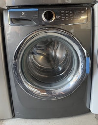 27” ELECTROLUX WASHER & DRYER SET ELECTRIC FRONT LOAD STAINLESS City of Toronto Toronto (GTA) Preview