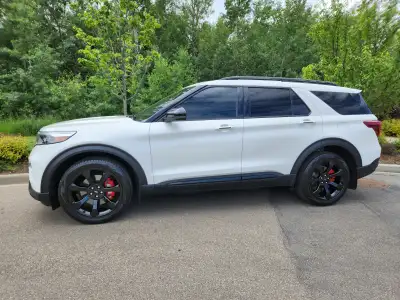 ORIGINAL OWNER **PRIVATE SALE NO GST** VEHICLE IS IN SHOWROOM CONDITION, FULLY LOADED, CUSTOM 3M EXP...