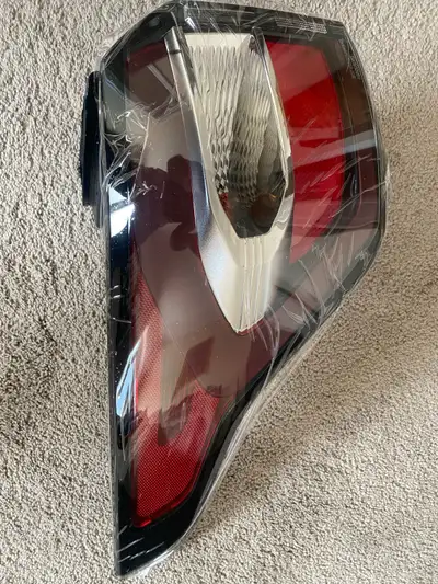 Tail light Escape Ford fit 2017-2019 w/ bulb new in box never used left side which is driver side