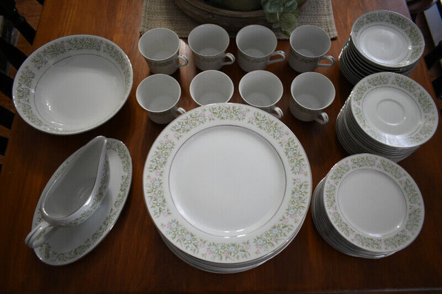 Set de vaisselles en porcelaine Spring time vintage dans Vaisselle et articles de cuisine  à Sherbrooke - Image 3