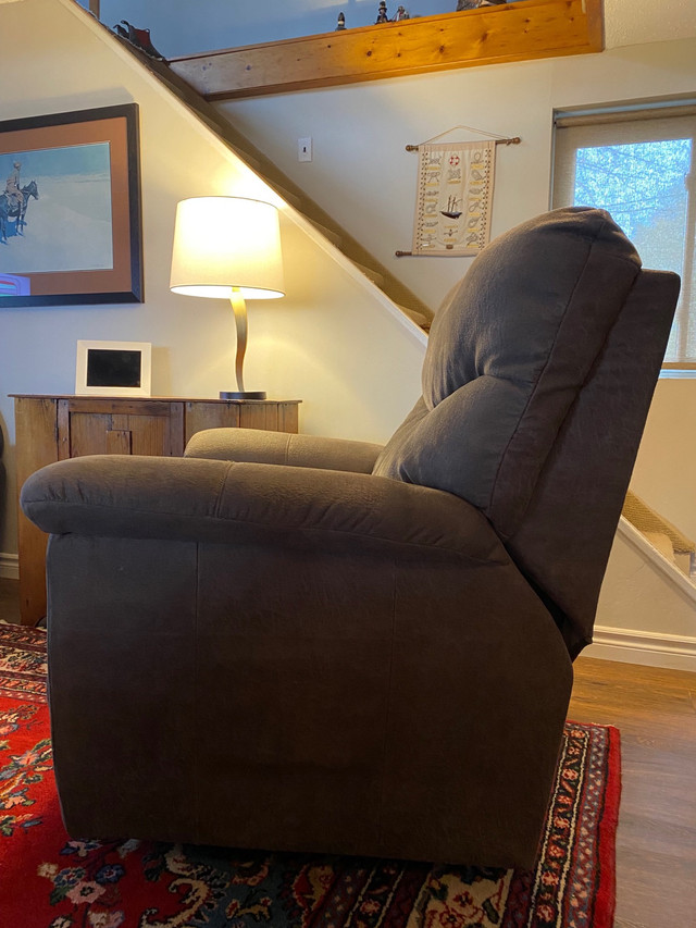 LAZBOY - James Silver Power Lift Recliner  in Chairs & Recliners in Kawartha Lakes - Image 2