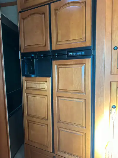 Fully loaded top quality Newmar 5th Wheel, king bed, double fridge/fridge, washer/dryer, tandem axle...