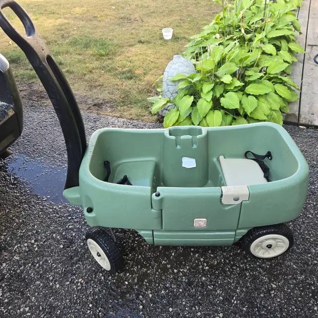 Kids Green Wagon in Toys & Games in Barrie - Image 2