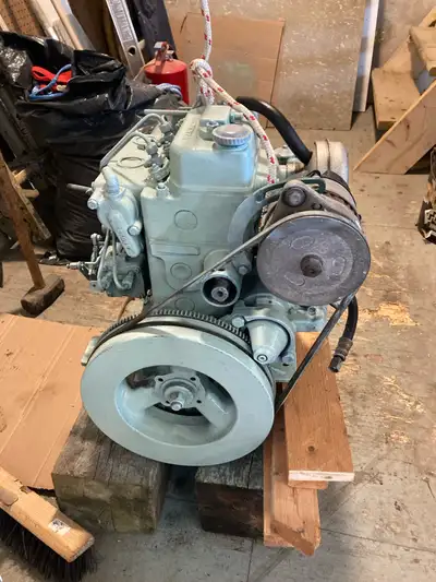 Volvo 17 hp MD7b diesel engine. Ideal for a 25 to 30 foot sailboat. No panel is included. It was boa...