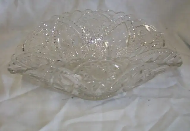 Vintage Pinwheel Crystal Bowl in Arts & Collectibles in Longueuil / South Shore - Image 2
