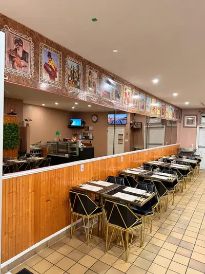 Restaurant commercial entièrement équipé à louer + logement résidentiel à l'étage inclus. Four tando...