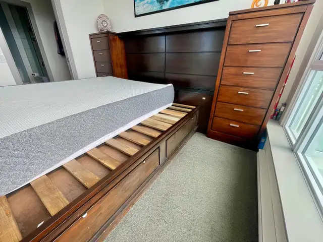 Luxurious bed set in Bedding in Victoria - Image 5