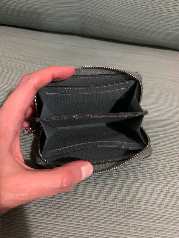 Authentic Louis Vuitton Taiga Zippy Zip Around Mini Wallet Purse in Women's - Bags & Wallets in Ottawa - Image 3
