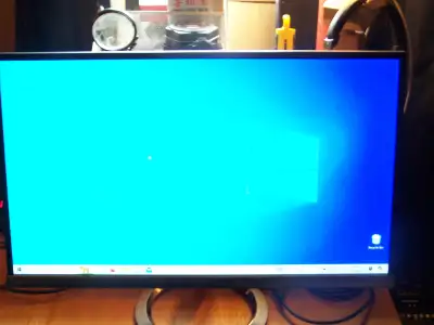 This is an Asus 27 inch monitor. The monitor has integrated speakers and is 1920 x 1080 resolution....