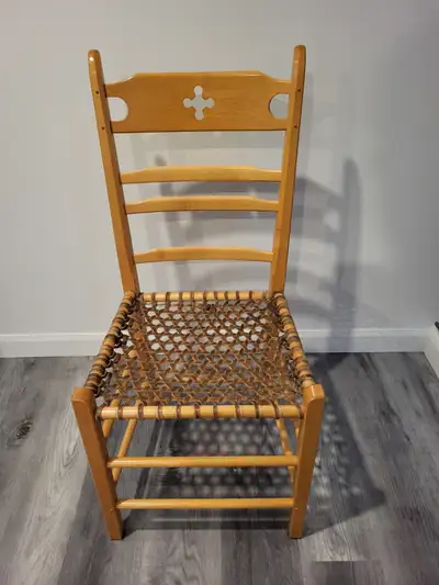 Chaises de Bellechasse (100$/ch) Lot de 6 chaises, View more