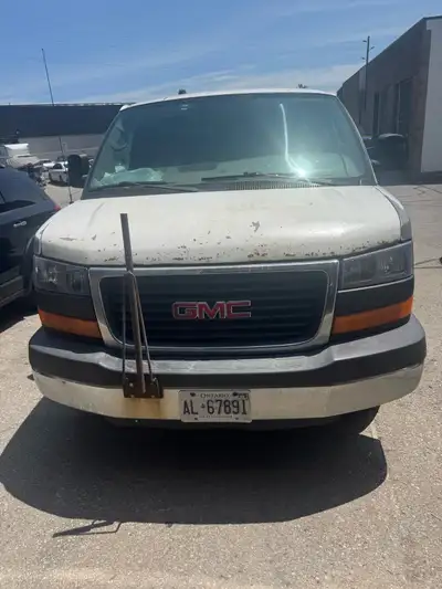 2009 GMC with 500.000kms lots of new part runs and drives fine. 4.8ltr engine. Make an offer must go...