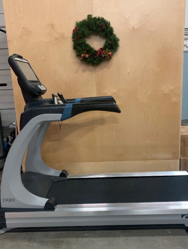 TRUE ES900 Treadmill with new 16" Touchscreen console Exercise