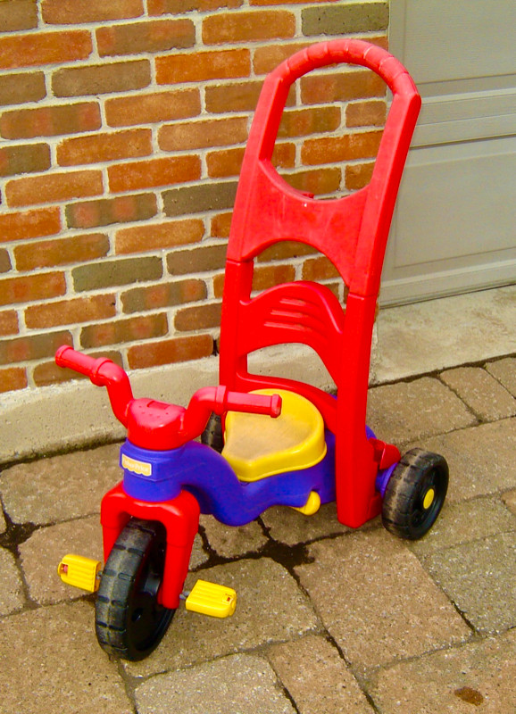 Fisher Price Ride On Tricycle with Steer & Stroll Feature in Strollers, Carriers & Car Seats in City of Toronto - Image 2