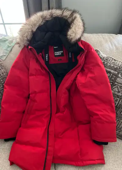 Bundle up in style with this TNA Powder Parka, perfect for braving the Canadian winter! This jacket...