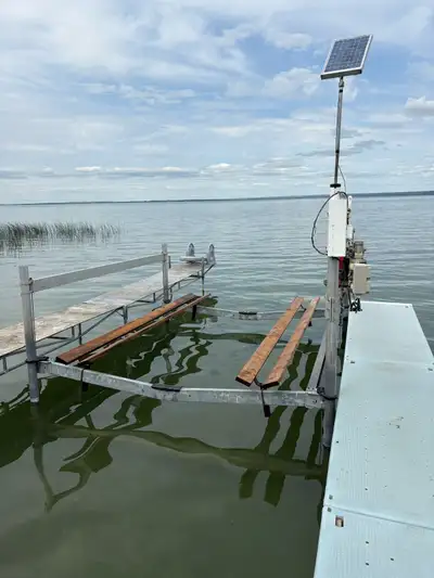 Shore station. 5000lb capacity. 2 fobs for wireless control. Solar panel for continuous battery char...
