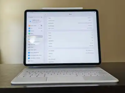 Apple Ipad Pro 12.9 6th gen, M2 with Magic Keyboard and pencil, View more