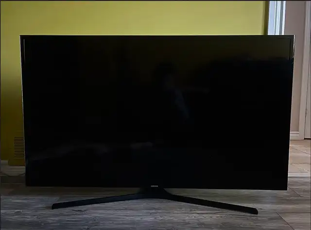 Samsung 50" M5300 Smart Full HD TV in TVs in Markham / York Region - Image 2