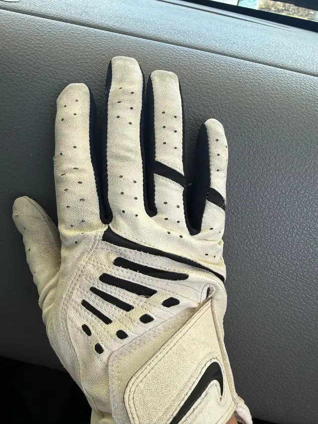3 golf gloves438828470192711682